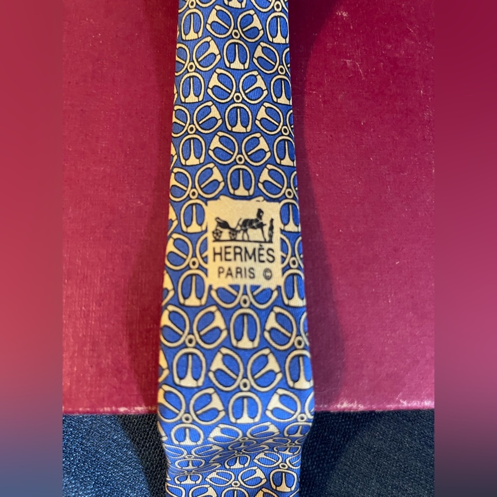 Hermes Paris 7297 EA Blue w/ Taupe Horse Bit Link Pattern Silk Tie - Picture 3 of 5